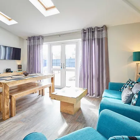 Host & - Eskdale Escape